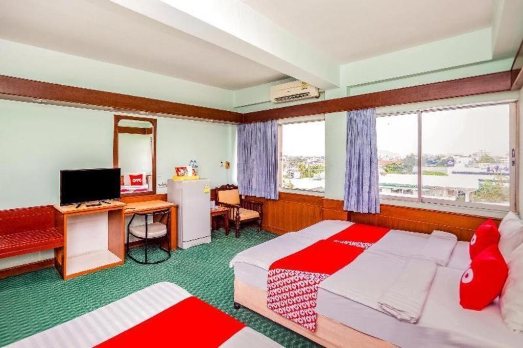 סוראט תאני Oyo 441 Grand Thara Hotel מראה חיצוני תמונה