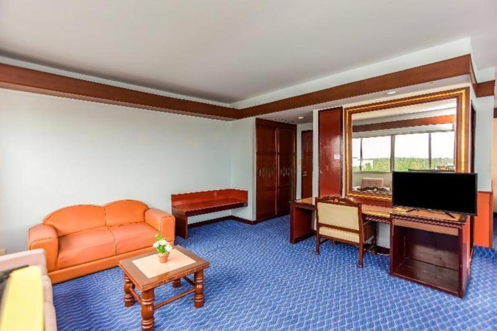 סוראט תאני Oyo 441 Grand Thara Hotel מראה חיצוני תמונה