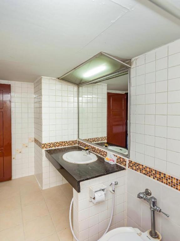 סוראט תאני Oyo 441 Grand Thara Hotel מראה חיצוני תמונה