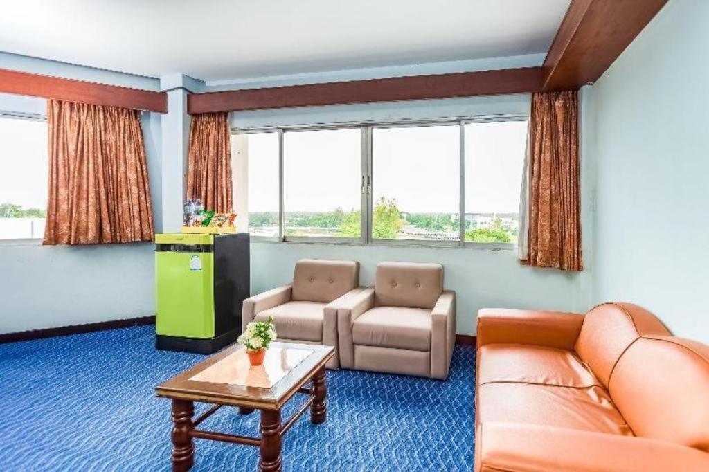 סוראט תאני Oyo 441 Grand Thara Hotel מראה חיצוני תמונה