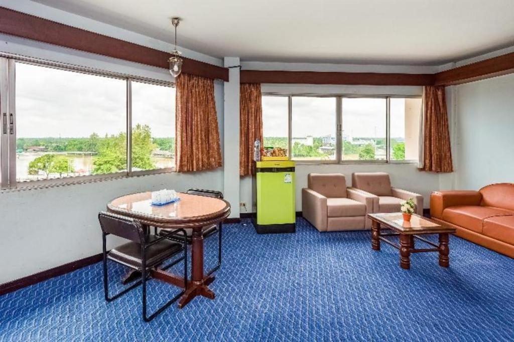 סוראט תאני Oyo 441 Grand Thara Hotel מראה חיצוני תמונה