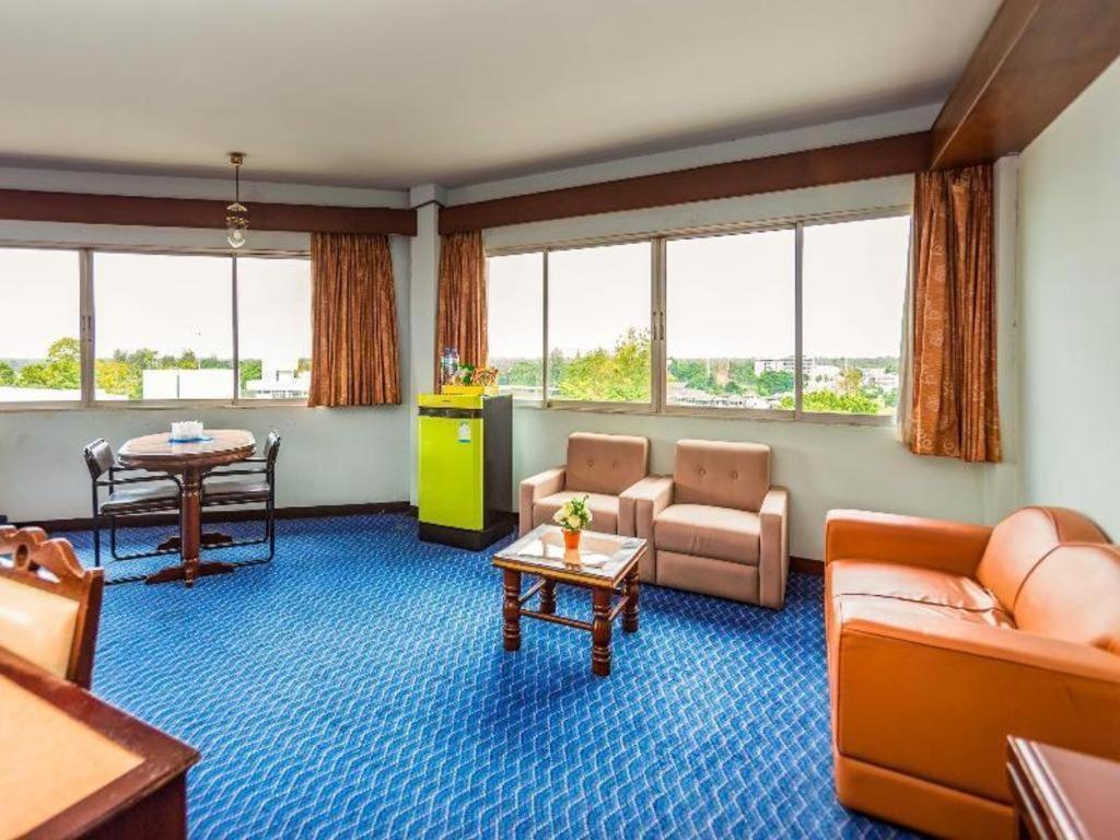 סוראט תאני Oyo 441 Grand Thara Hotel מראה חיצוני תמונה