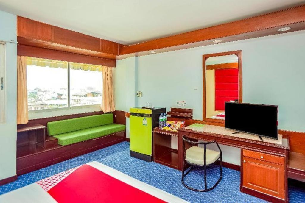 סוראט תאני Oyo 441 Grand Thara Hotel מראה חיצוני תמונה